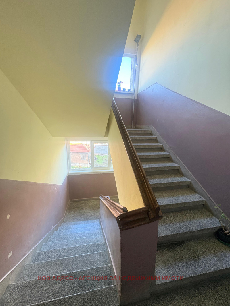 Продава МНОГОСТАЕН, гр. Търговище, Център, снимка 2 - Апартаменти - 52500534