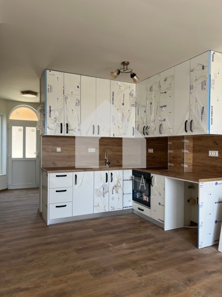 Продава КЪЩА, с. Скутаре, област Пловдив