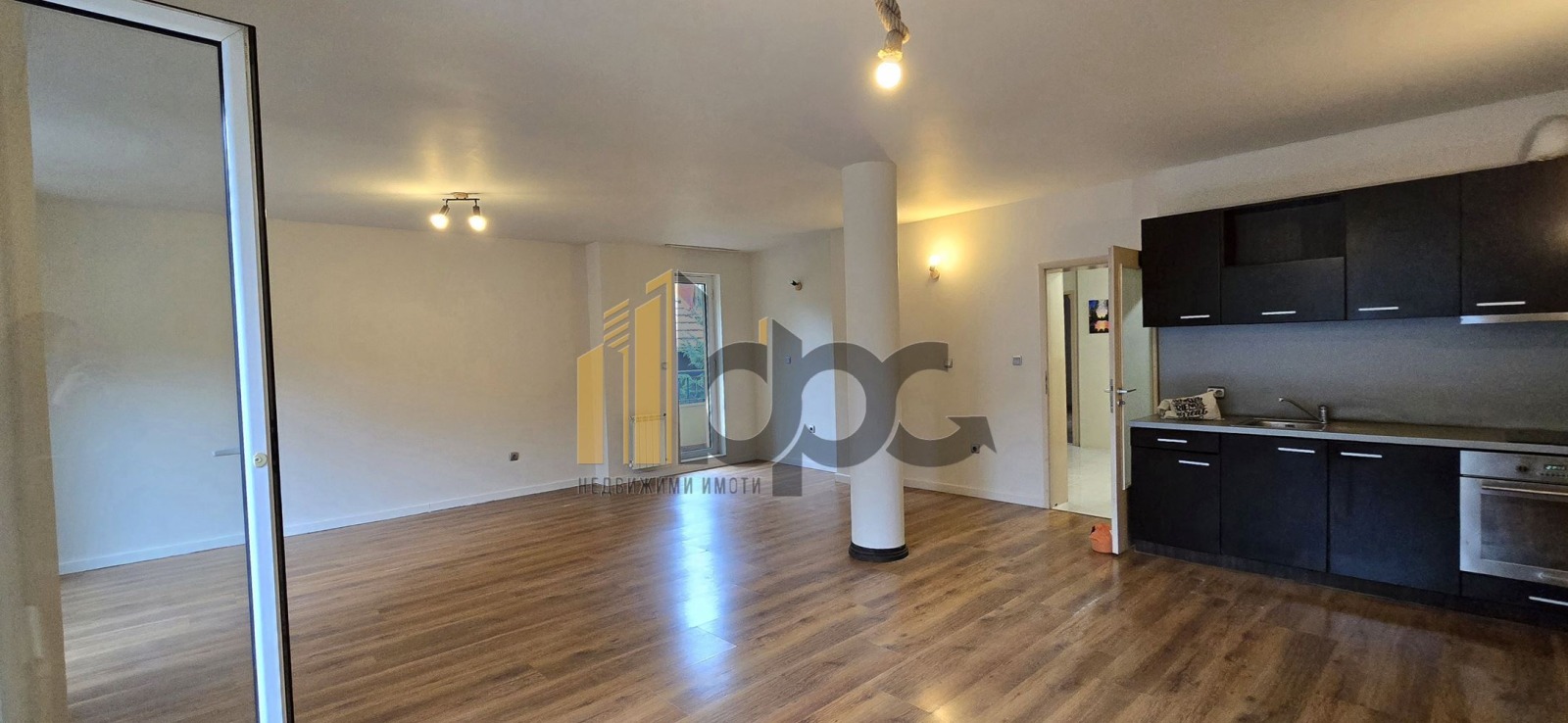 Продава 3-СТАЕН, гр. София, Оборище, снимка 2 - Апартаменти - 51745962