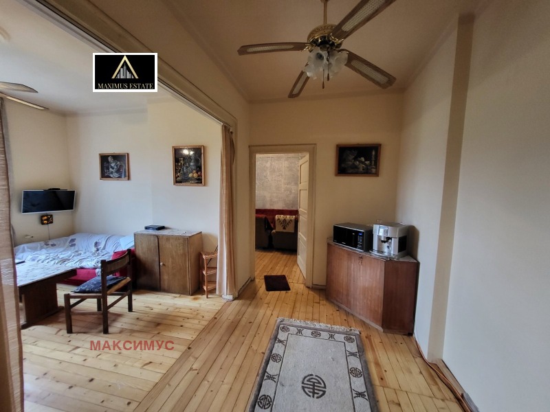 Продава  2-стаен град София , Център , 76 кв.м | 12017342
