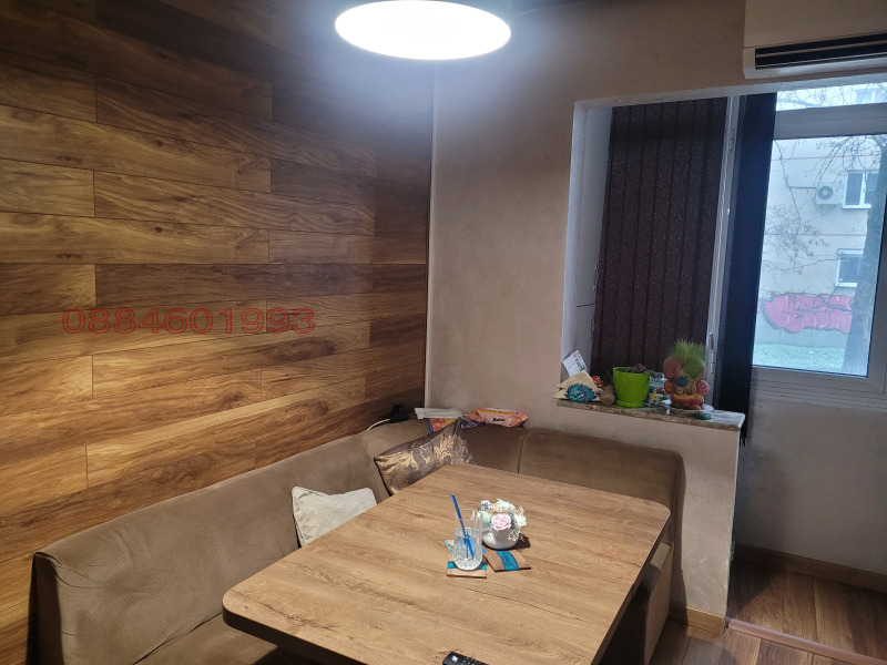 Продава 3-СТАЕН, гр. Пловдив, Кючук Париж