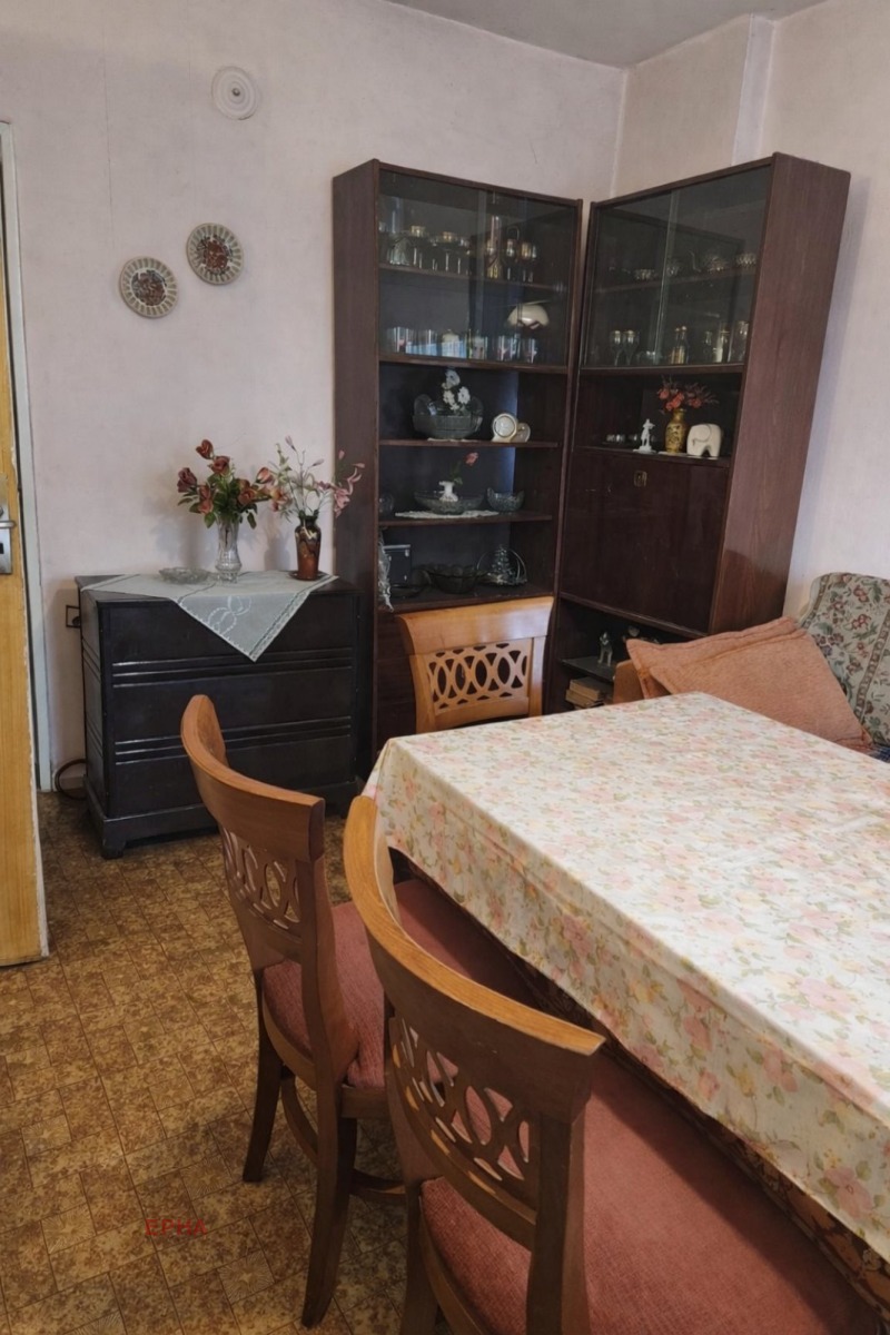 Продава 3-СТАЕН в град Хасково, Център - 90 кв.м / 89 950 € » 175 926.91 лв., ЕРНА