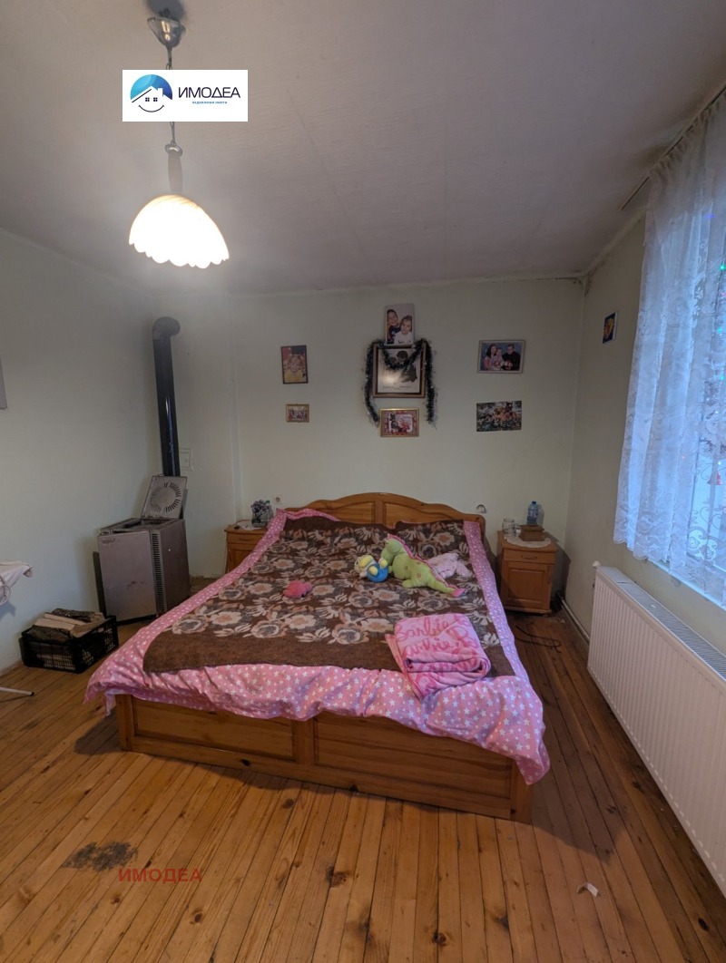 Продава ЕТАЖ ОТ КЪЩА, гр. Дебелец, област Велико Търново, снимка 4 - Етаж от къща - 53148916