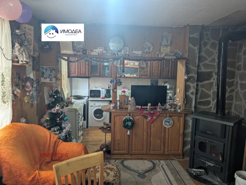 Продава ЕТАЖ ОТ КЪЩА, гр. Дебелец, област Велико Търново, снимка 2 - Етаж от къща - 53148916