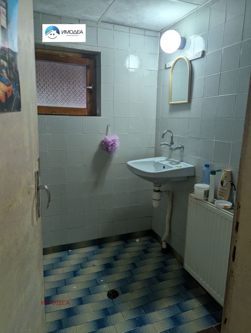 Продава ЕТАЖ ОТ КЪЩА, гр. Дебелец, област Велико Търново, снимка 9 - Етаж от къща - 53148916