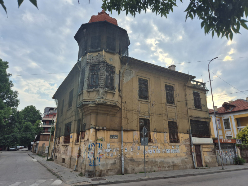 Продава  Къща град Плевен , Широк център , 484 кв.м | 41630622 - изображение [2]