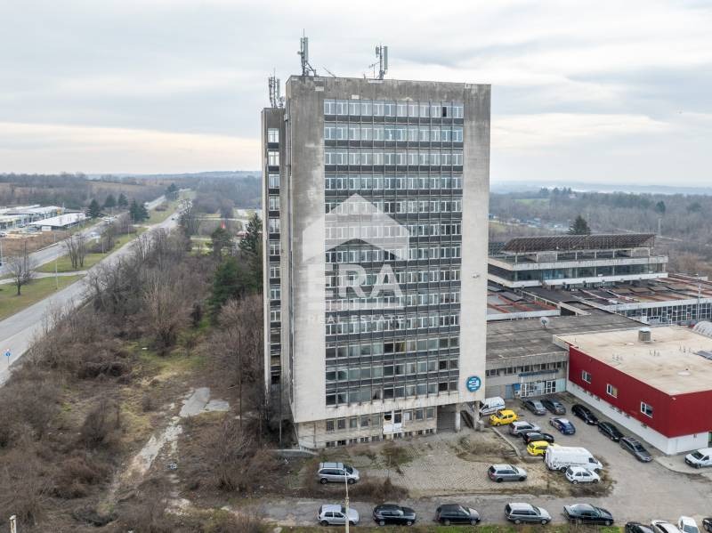 Продава  Пром. помещение град Русе , Промишлена зона - Запад , 4416 кв.м | 64823357 - изображение [4]