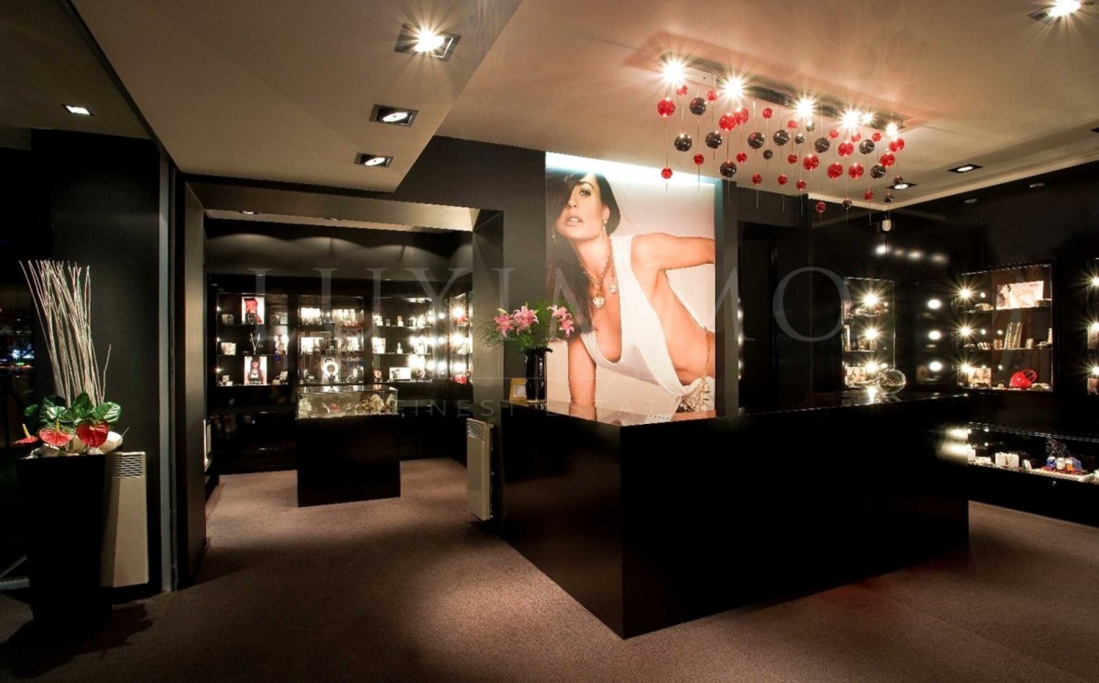 Продава МАГАЗИН, гр. София, Център, снимка 2 - Магазини - 53987772