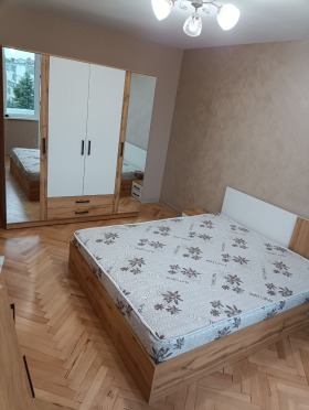 1 quarto Storgoziia, Pleven 12