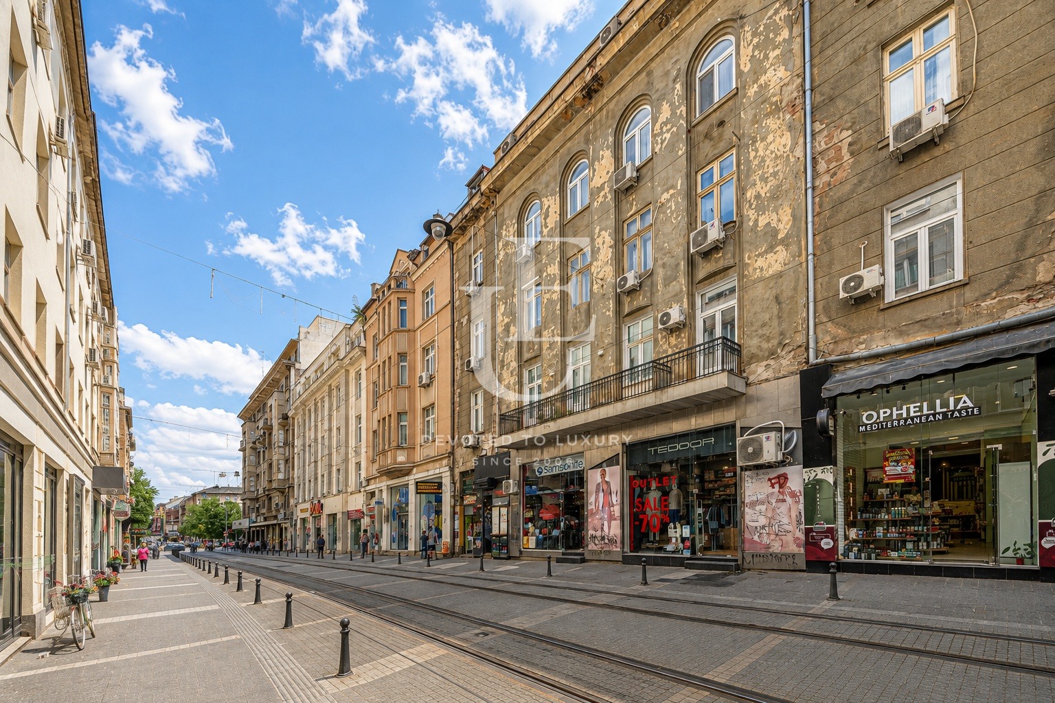 Продава МНОГОСТАЕН, гр. София, Център