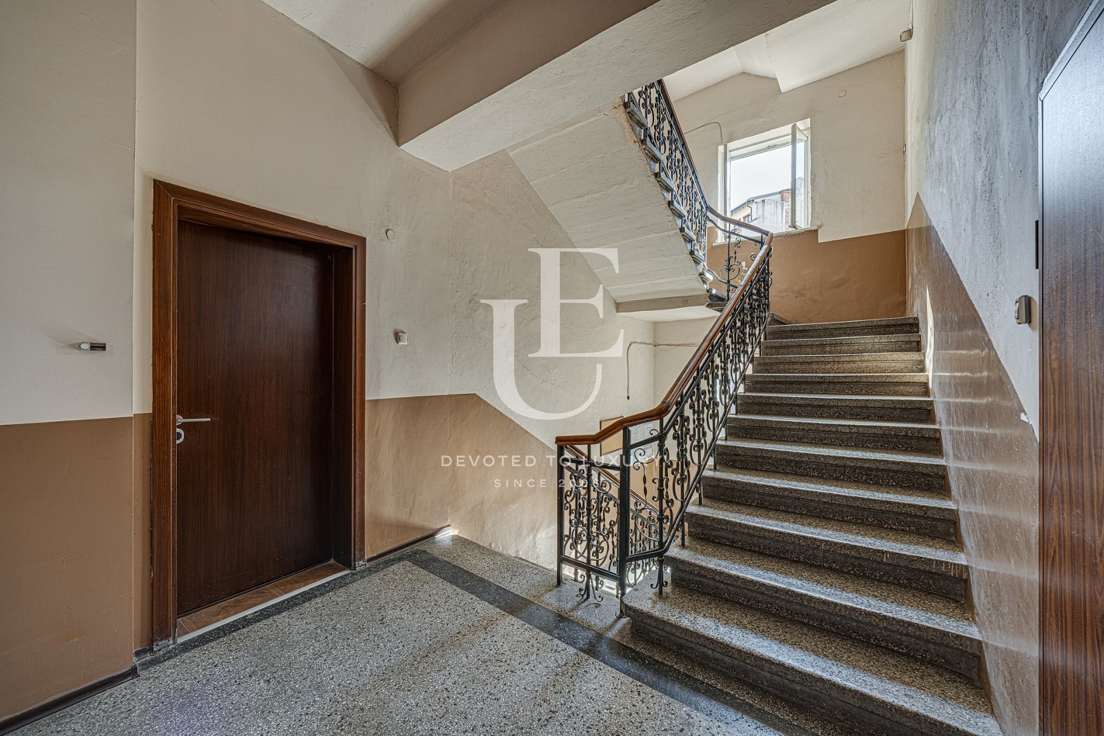 Продава МНОГОСТАЕН, гр. София, Център, снимка 2 - Апартаменти - 55525770
