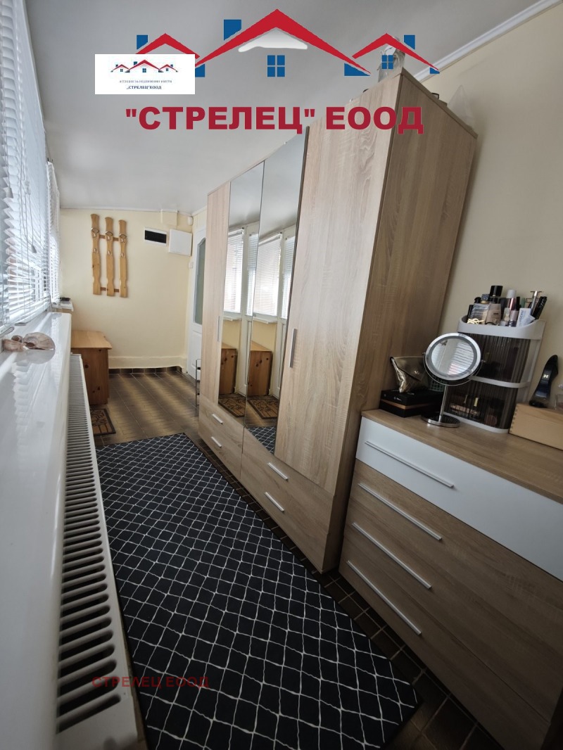 Продава КЪЩА, гр. Добрич, ЖП Гара, снимка 2 - Къщи - 48184799