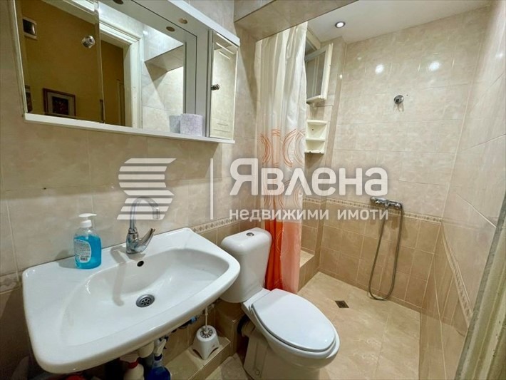 Продава ЕТАЖ ОТ КЪЩА, гр. София, Оборище, снимка 8 - Етаж от къща - 55931719