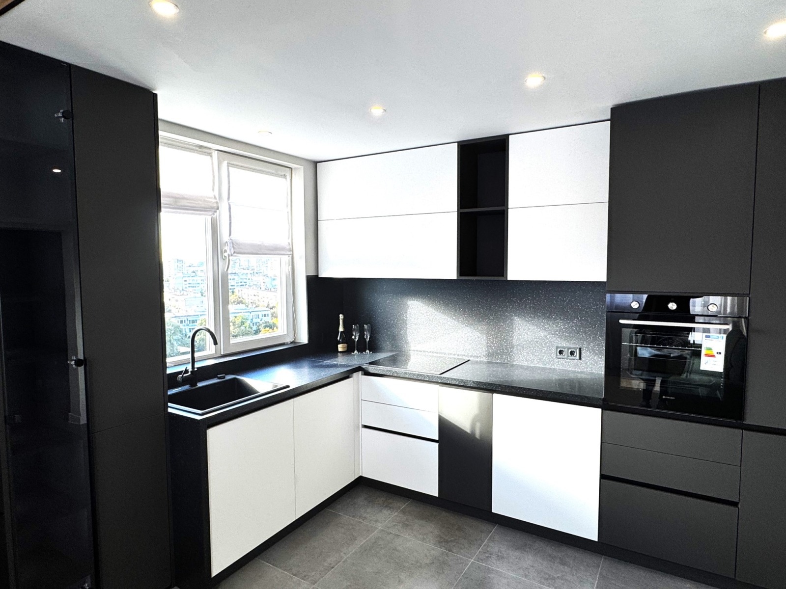 Продава 3-СТАЕН, гр. София, Гоце Делчев, снимка 3 - Апартаменти - 53995290