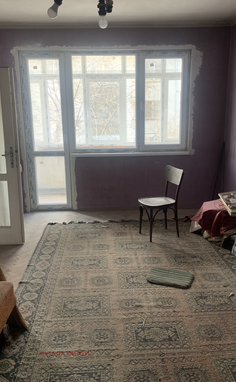 Продава 4-СТАЕН в област Пловдив, гр. Карлово - 110 кв.м / 130 000 € » 254 257.90 лв., ЖУТЕВА ИМОТИ