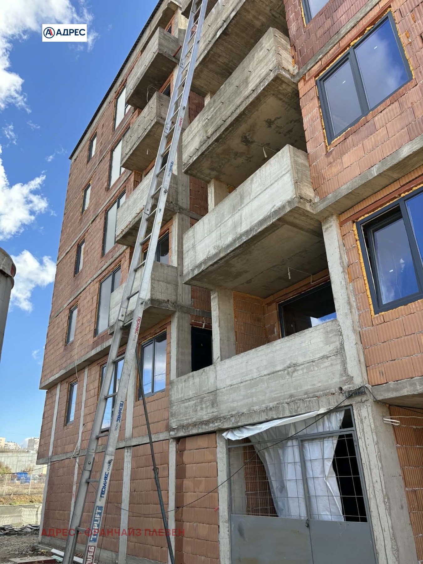Продава 3-СТАЕН, гр. Плевен, Широк център