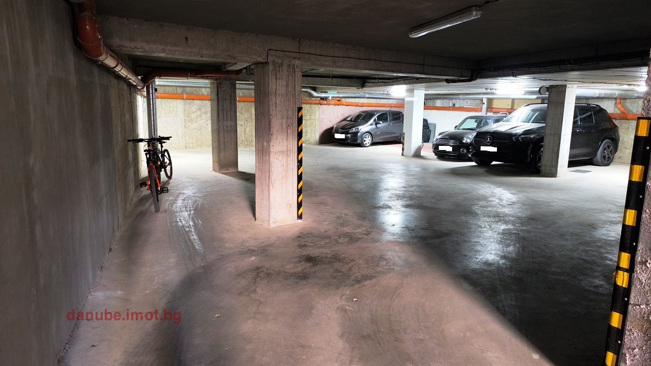 Продава ГАРАЖ, ПАРКОМЯСТО, гр. Русе, Център, снимка 6 - Гаражи и паркоместа - 54228842