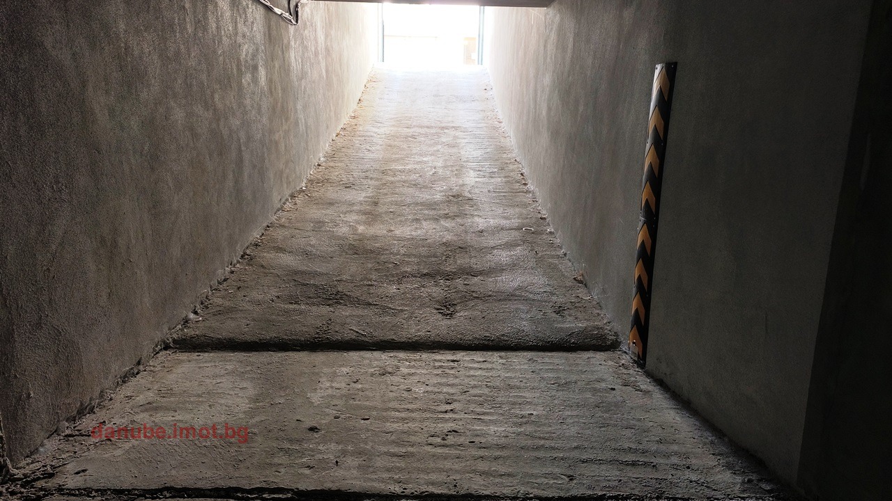 Продава ГАРАЖ, ПАРКОМЯСТО, гр. Русе, Център, снимка 7 - Гаражи и паркоместа - 54228842