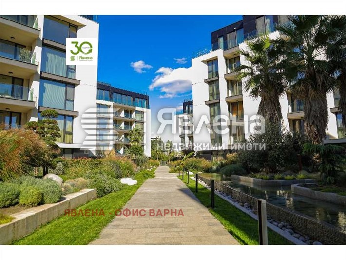 Продава  2-стаен град Варна , к.к. Св.Св. Константин и Елена , 72 кв.м | 48034392