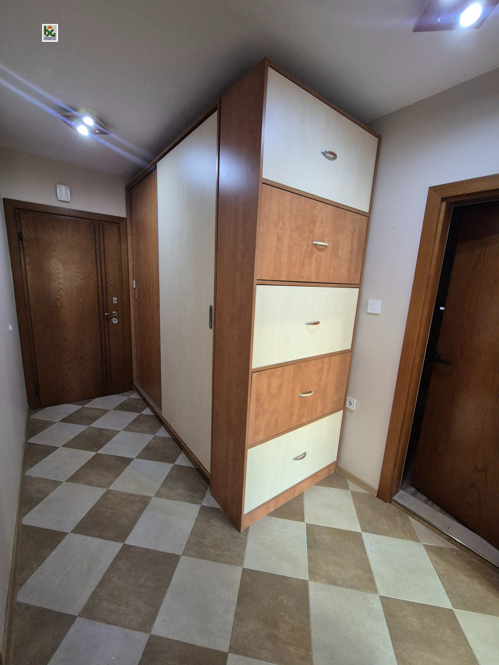 Продава 2-СТАЕН, гр. Варна, Окръжна болница-Генерали, снимка 2 - Апартаменти - 54508453
