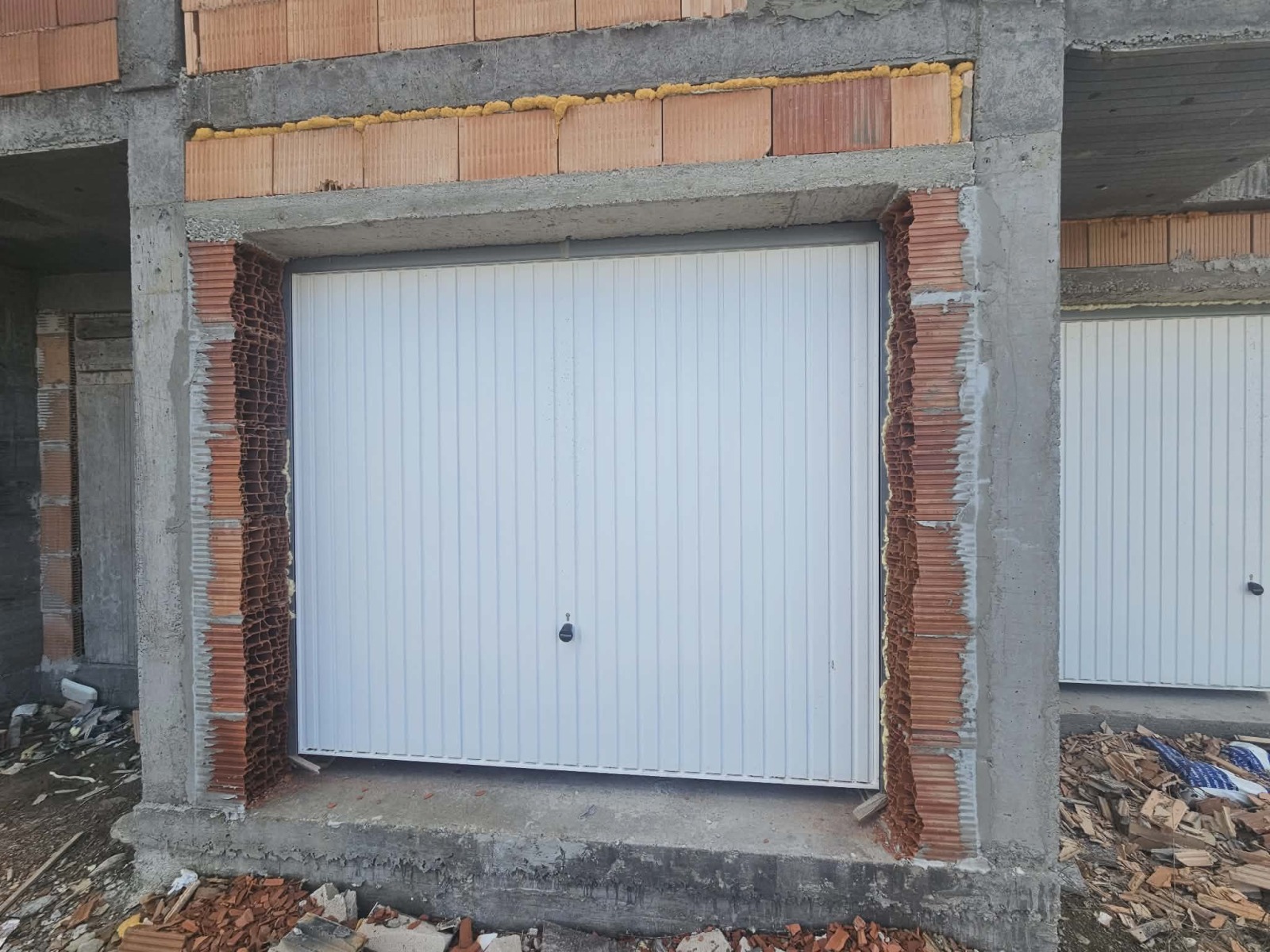 Продава ГАРАЖ, ПАРКОМЯСТО, гр. Кърджали, Възрожденци, снимка 3 - Гаражи и паркоместа - 53629011