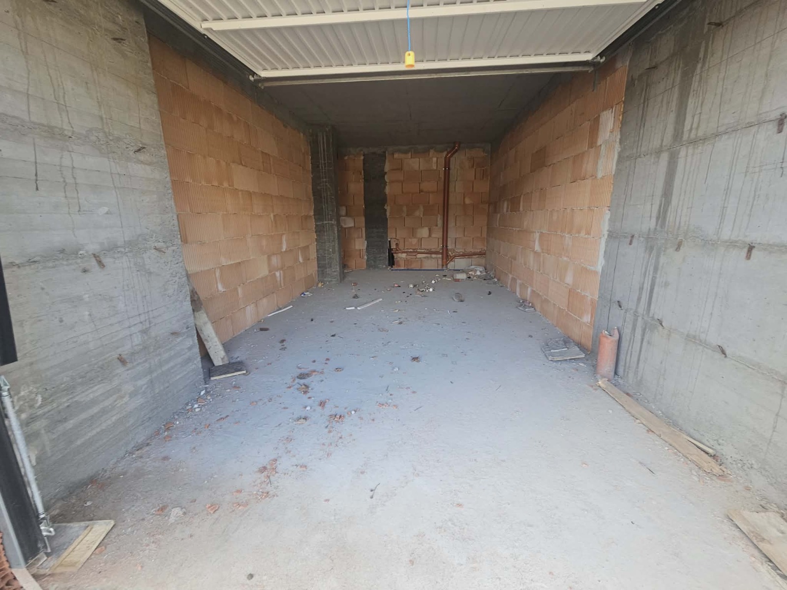 Продава ГАРАЖ, ПАРКОМЯСТО, гр. Кърджали, Възрожденци, снимка 2 - Гаражи и паркоместа - 53629011