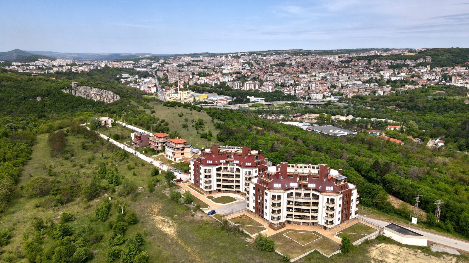 Продава ГАРАЖ, ПАРКОМЯСТО, гр. Велико Търново, Света гора, снимка 2 - Гаражи и паркоместа - 54593569