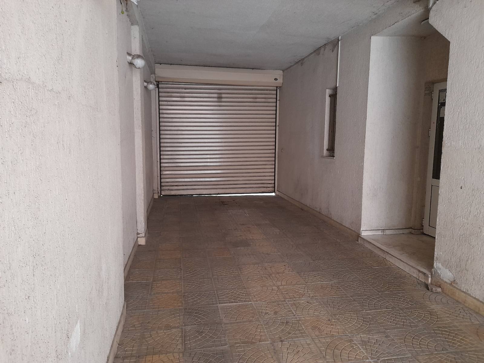 Продава ГАРАЖ, ПАРКОМЯСТО, гр. София, Оборище, снимка 5 - Гаражи и паркоместа - 55577371