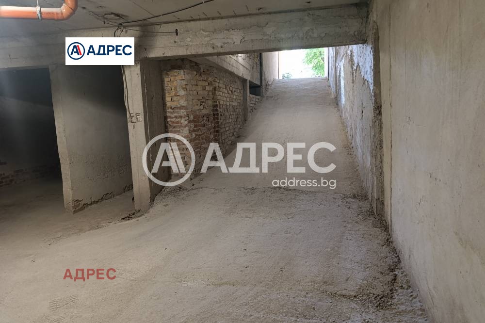 Продава ГАРАЖ, ПАРКОМЯСТО, гр. Варна, Център, снимка 2 - Гаражи и паркоместа - 55664873
