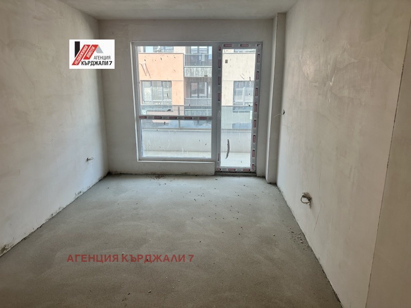 Продава 3-СТАЕН, гр. Кърджали, Възрожденци, снимка 2 - Апартаменти - 52140293