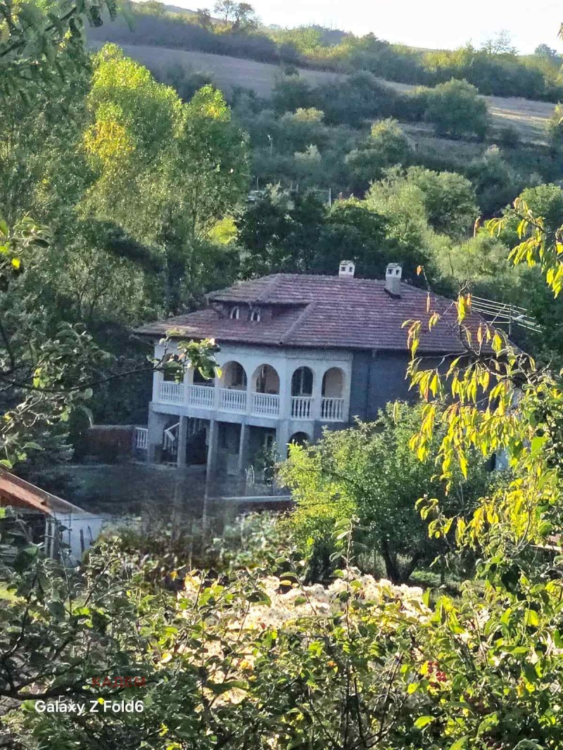 Продава КЪЩА в област Кюстендил, с. Бабинска река - 400 кв.м / 233 000 € » 455 708.39 лв., КАДЕМ