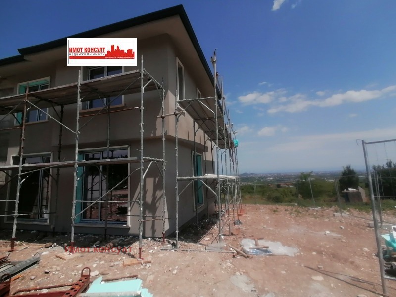 Продава КЪЩА, област Пловдив, с. Марково • 285000 € / 557411.55 лв. • 48803154 1