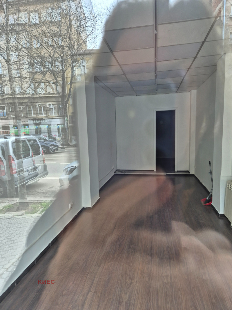 Продава МАГАЗИН в град София, Център - 38 кв.м / 350 000 € » 684 540.50 лв., КИЕС