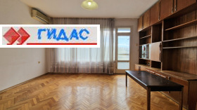 Продава 3-стаен