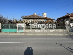 Hus Karadsjovo, region Plovdiv 1