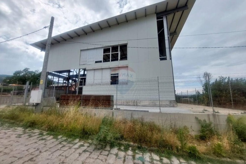 Na prodej  Průmyslová budova oblast Plovdiv , Kuklen , 200 m2 | 72845522