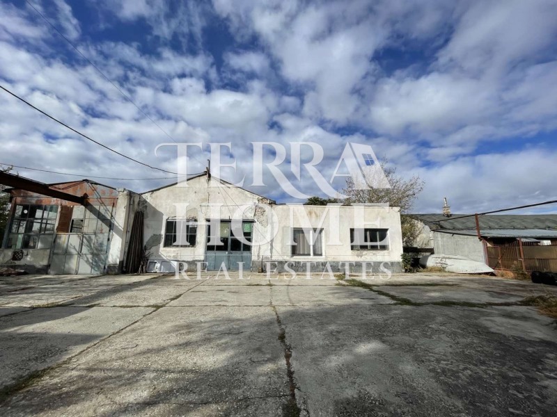 Продава ПРОМ. ПОМЕЩЕНИЕ в град Добрич, Промишлена зона - Запад - 2500 кв.м / 299 000 € » 584 793.17 лв., ТЕРА ХОУМ