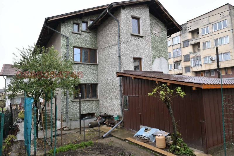 Продава ЕТАЖ ОТ КЪЩА, гр. Берковица, област Монтана, снимка 2 - Етаж от къща - 52783150