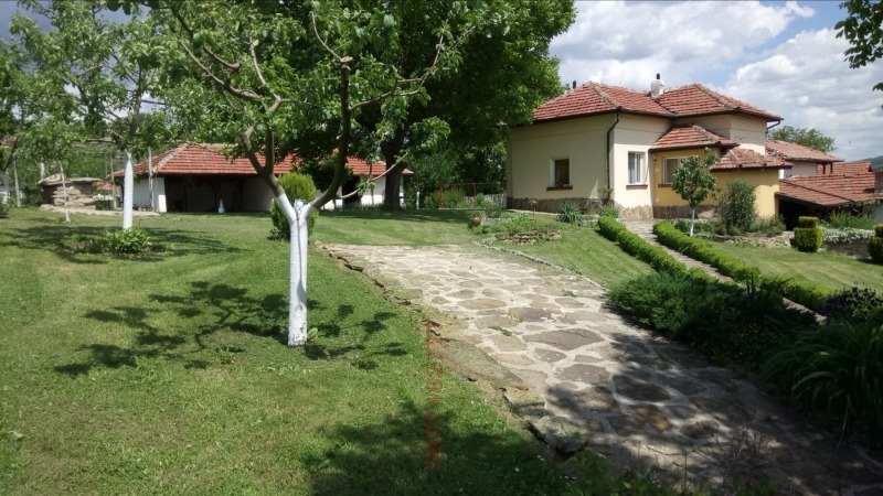 Продава КЪЩА, с. Голец, област Ловеч, снимка 2 - Къщи - 52778931