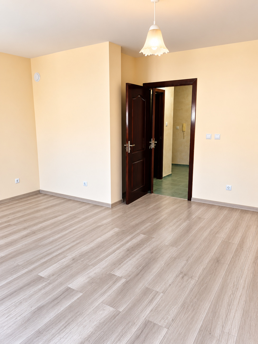 Продава 2-СТАЕН, гр. Бургас, Изгрев, снимка 1 - Апартаменти - 55523906