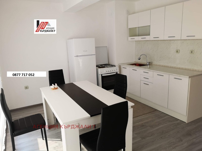 Продава 3-СТАЕН, гр. Кърджали, Възрожденци, снимка 1 - Aпартаменти - 49437308