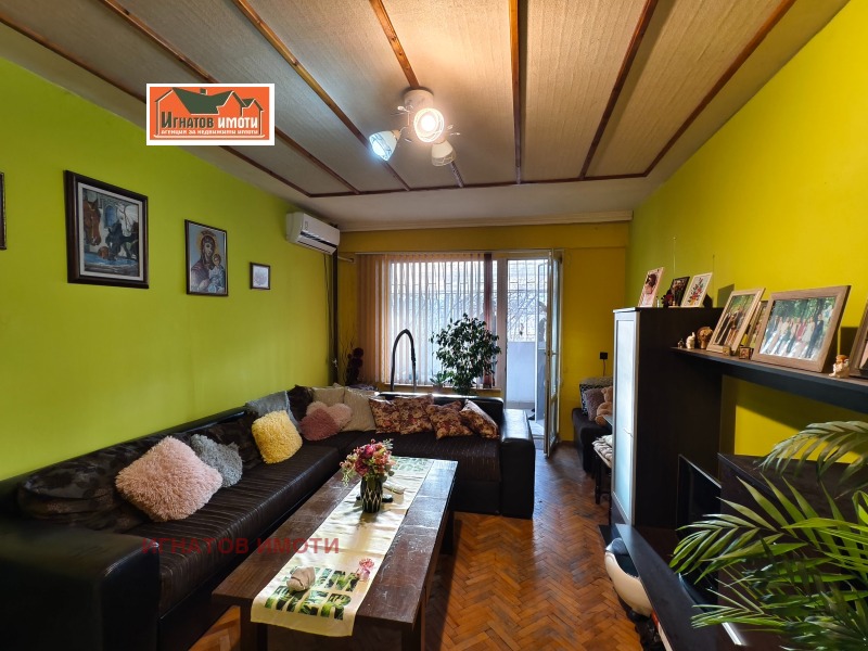 Продава 3-СТАЕН, гр. Пазарджик, Изток