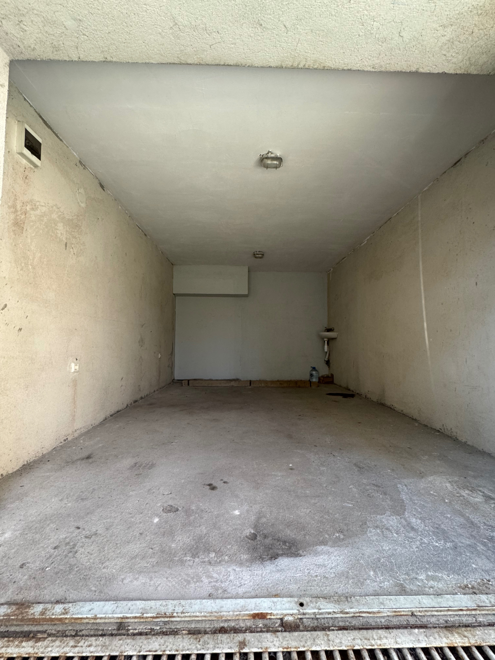 Продава ГАРАЖ, ПАРКОМЯСТО, гр. Пловдив, Център