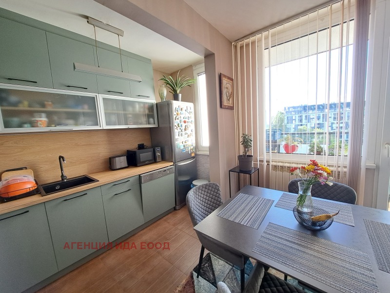Продава  3-стаен град София , Банишора , 92 кв.м | 11902001