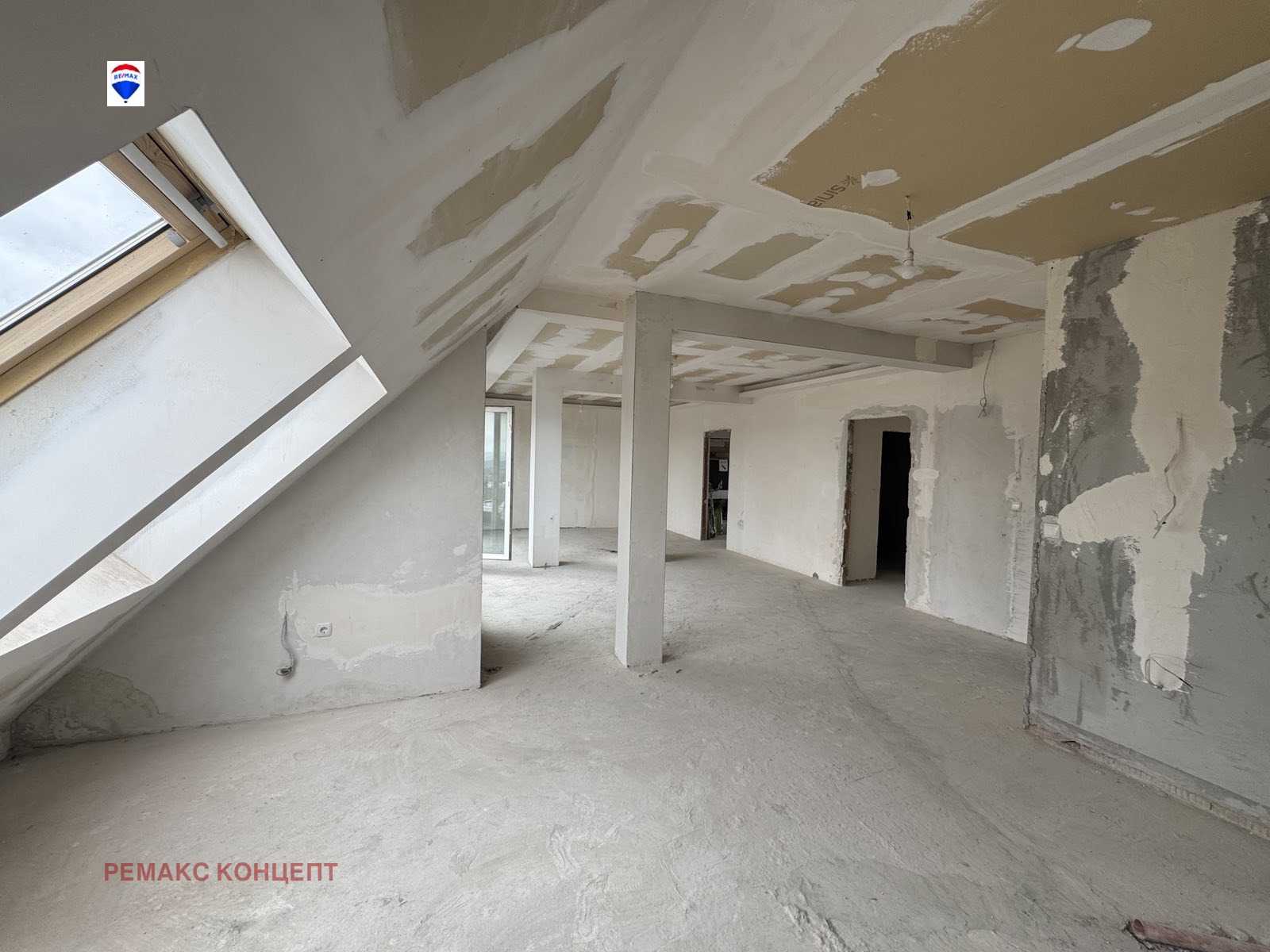 Продава МНОГОСТАЕН, гр. Шумен, Пазара, снимка 2 - Апартаменти - 51692199
