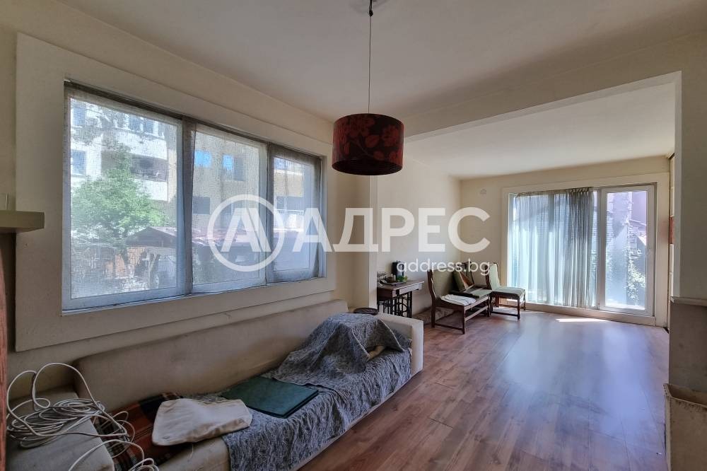 Продава ЕТАЖ ОТ КЪЩА, гр. София, Триъгълника