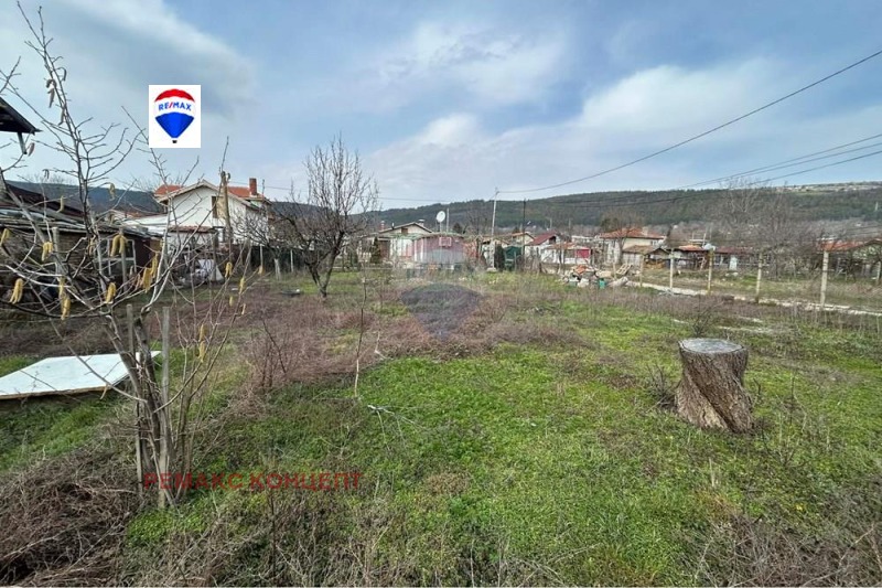 Продава ПАРЦЕЛ в град Шумен, м-т Под Манастира - 382 кв.м / 25 900 € » 50 656.00 лв., РЕМАКС КОНЦЕПТ