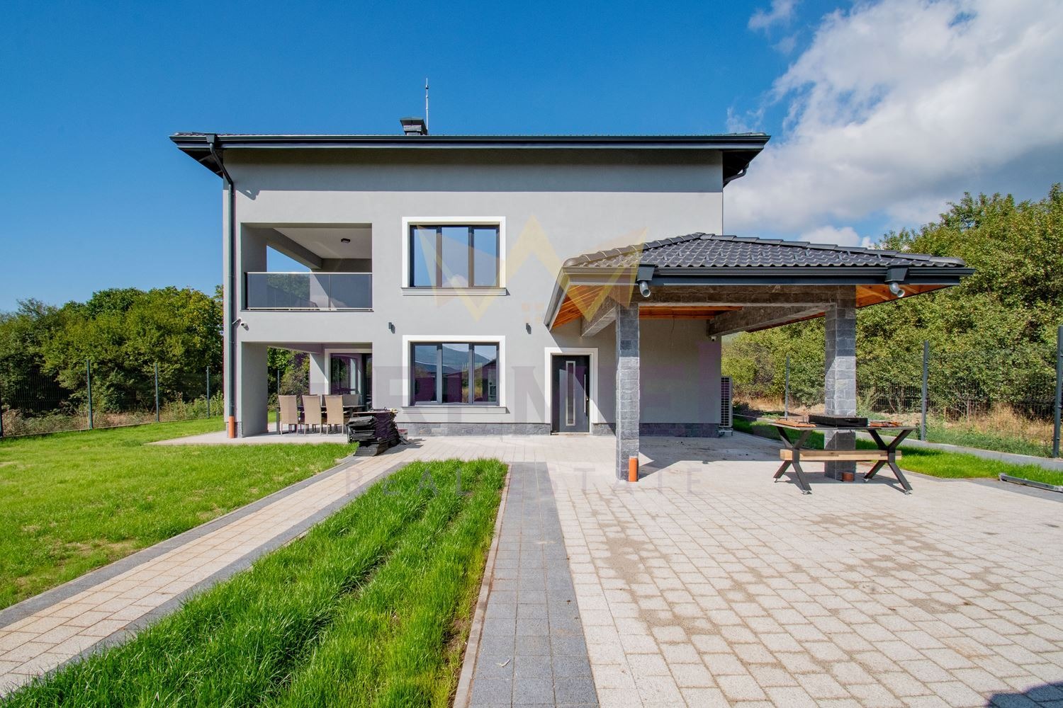 Продава КЪЩА, с. Осоица, област София област