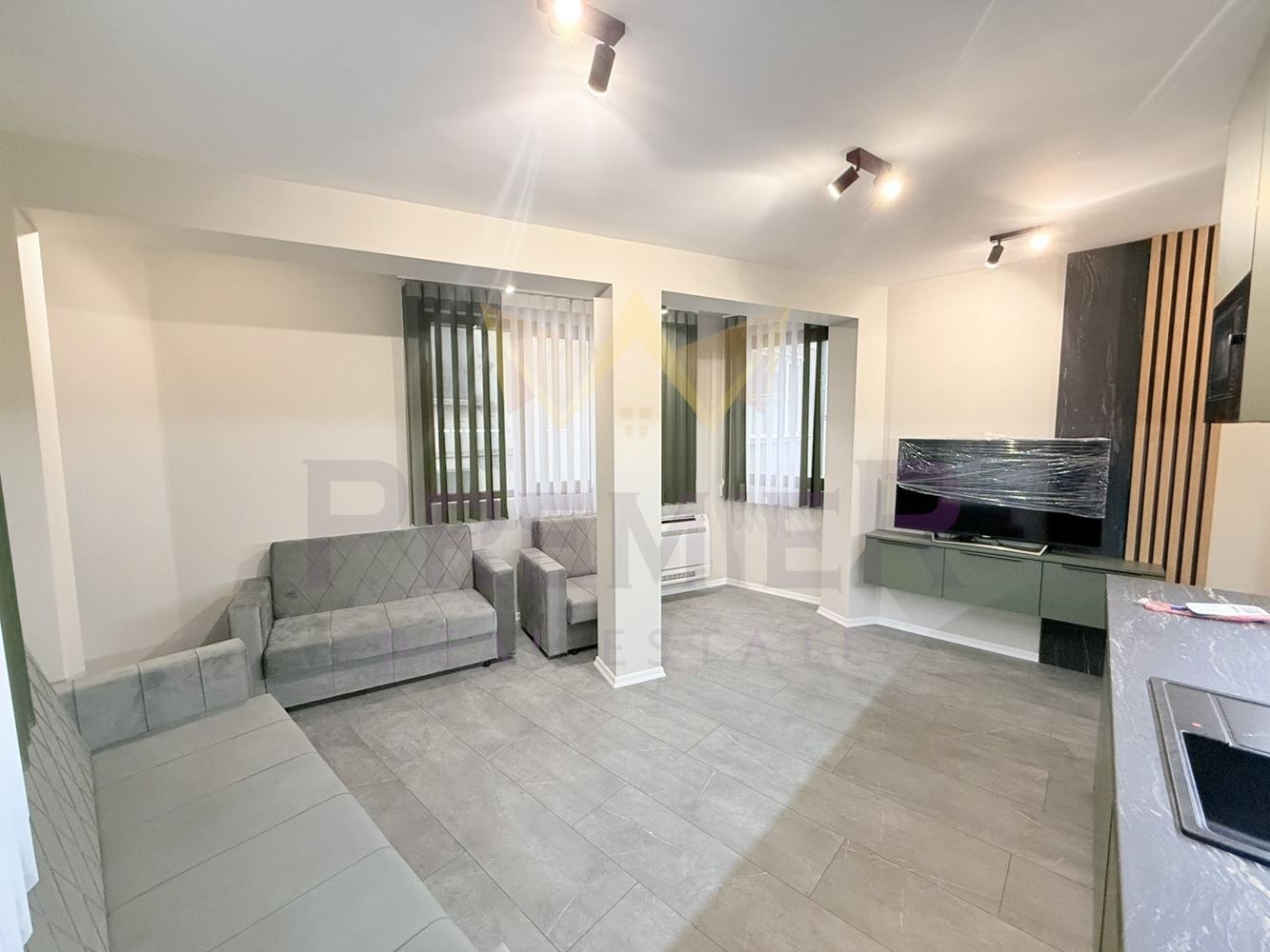 Продава 2-СТАЕН, гр. Варна, Бриз, снимка 2 - Апартаменти - 53983252