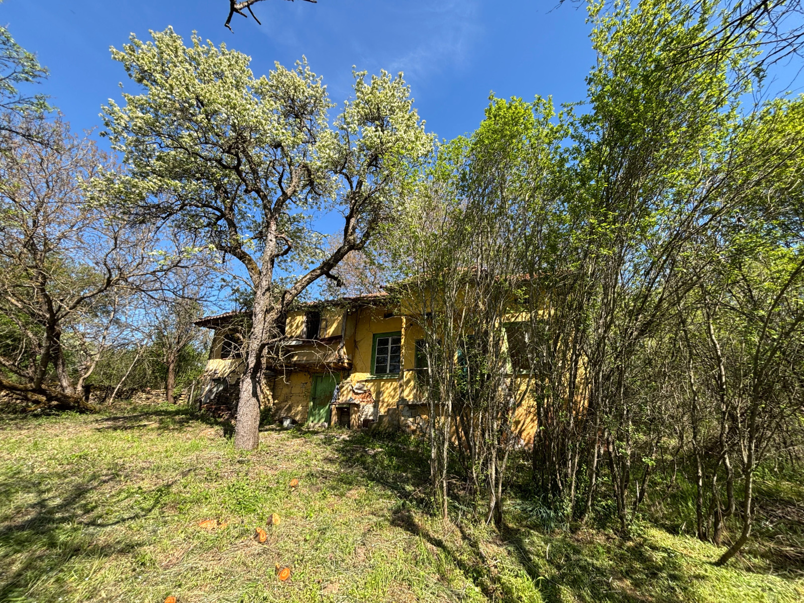 Продава КЪЩА, с. Равнище, област София област